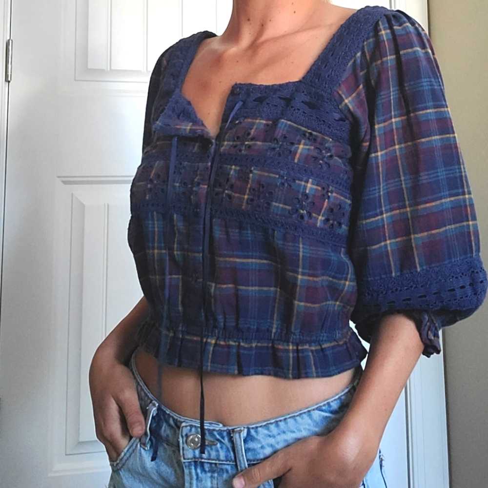 American Eagle Puff Sleeve Crop Top